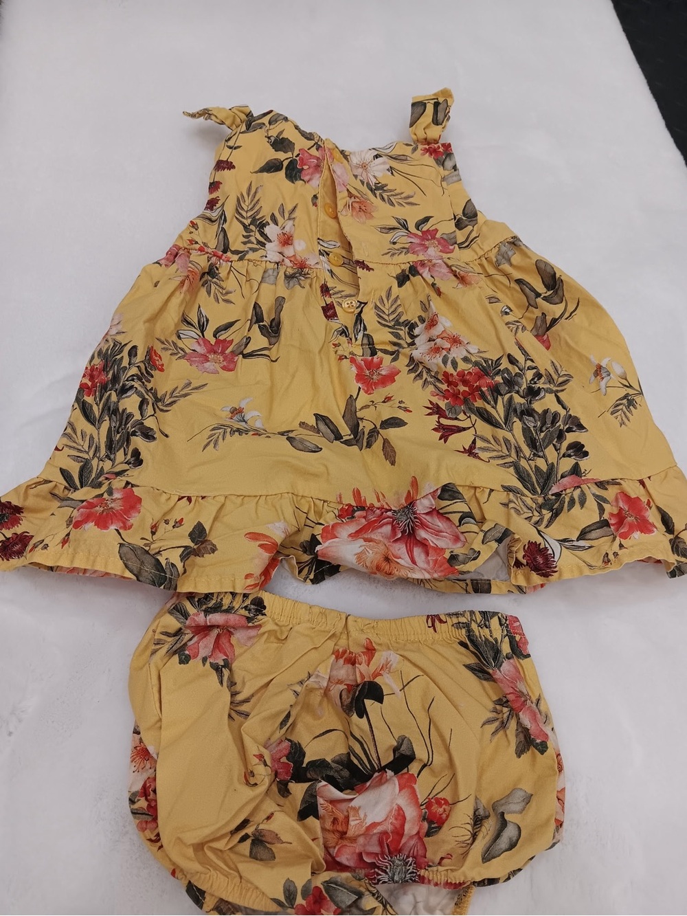 Edgehill collection Dillard’s Floral Ruffle Baby Dress & Bloomers Set like new